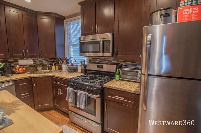 Photo - 2733 N Wayne Ave Unit 2