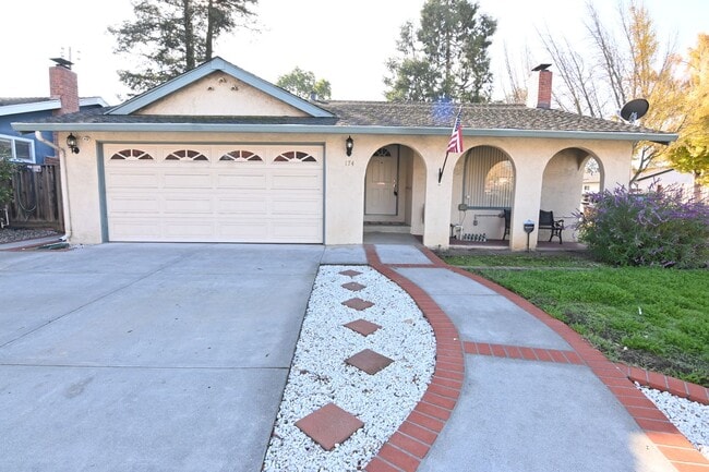 Building Photo - Charming 4-Bedroom 2 bath 2 car garage Home in desirable San Jose Neighborhood
