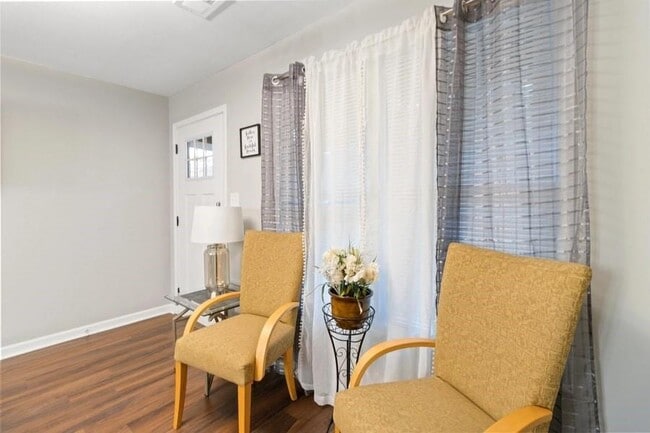 Photo - 1643 Mary George Ave NW