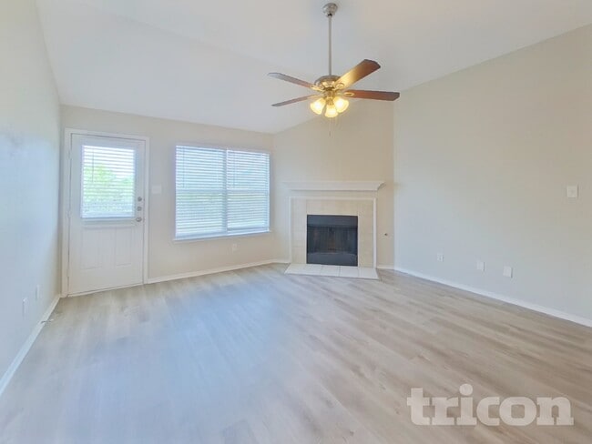 Photo - 1228 Artesia Dr