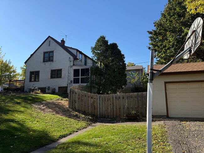 Building Photo - Timeless Spacious 3br + Den/2ba Edina Home w/Hardwood Floors, Large Yard, 2 Car Garage