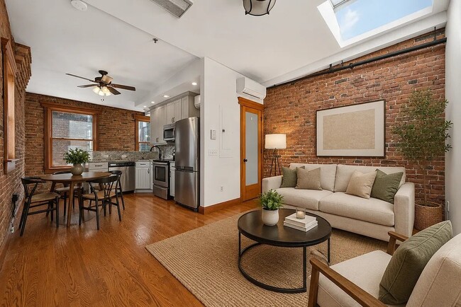 130 W 10th St Unit 3A