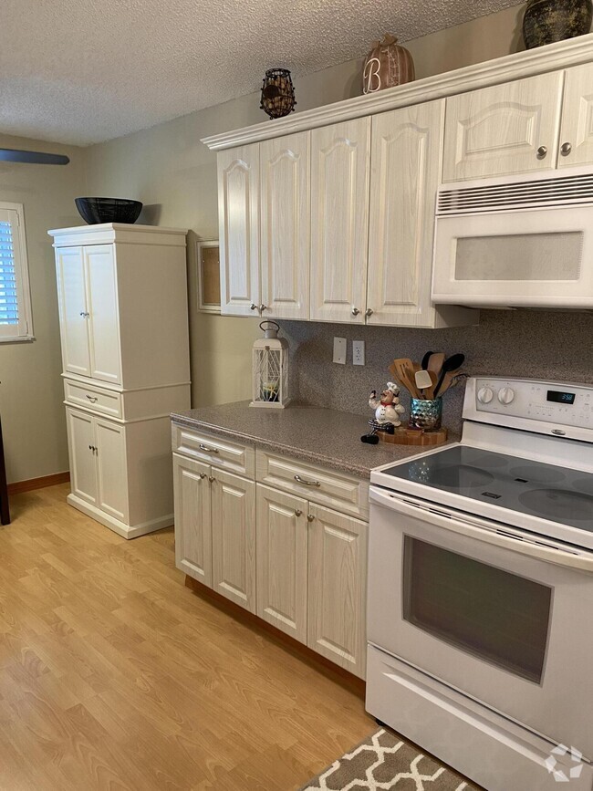 Building Photo - 4734 Lucerne Lakes Blvd E Rental