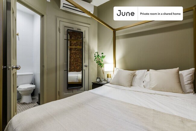Room in Shared 4 bed/4 bath home in Midtown East