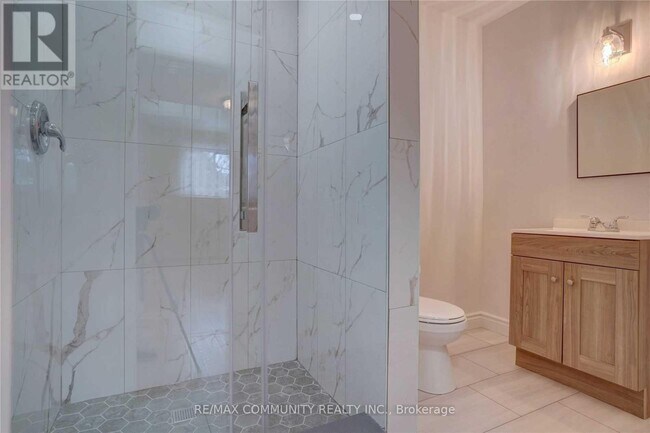 Photo - 435 Maplewood Dr