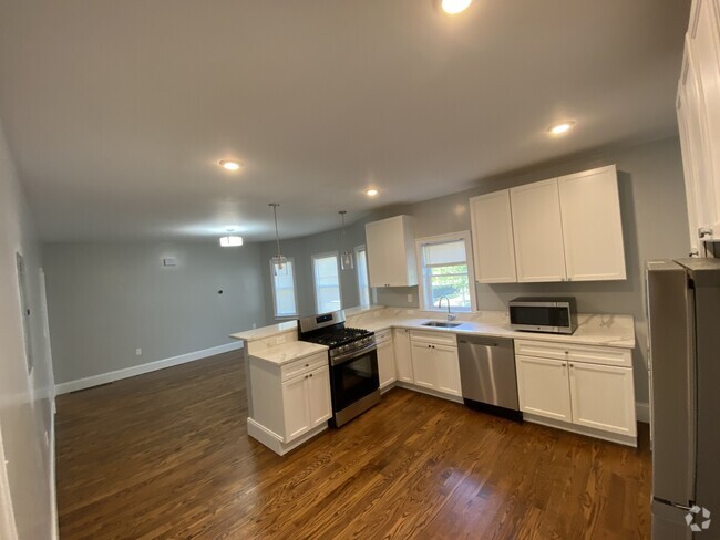Building Photo - 335 Highland Ave Unit 2 Rental