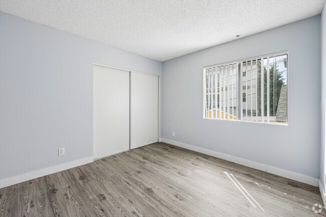 2BR, 2BA - 800SF - Primary Bedroom