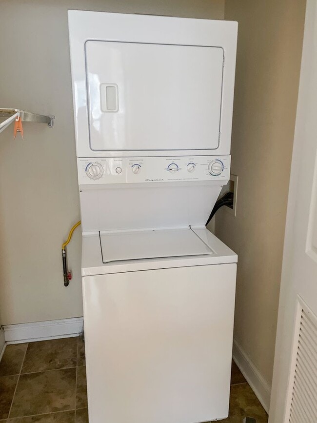 Photo - 3229 N Kenmore Ave Unit 3229-3