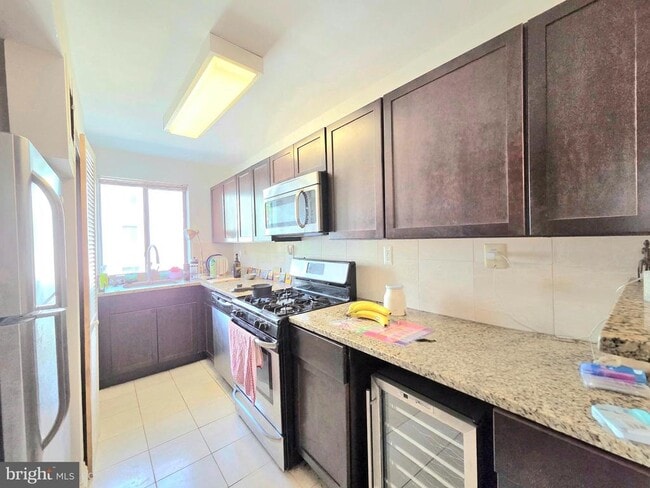 Building Photo - 3821 Davis Pl NW Unit 3