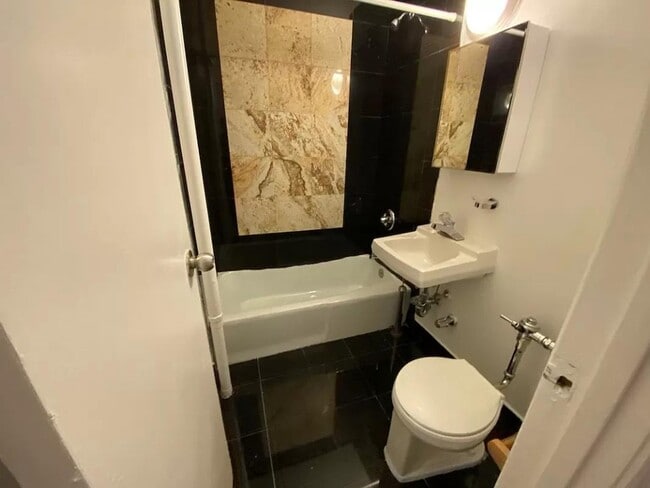 416 Lafayette St Unit 2F