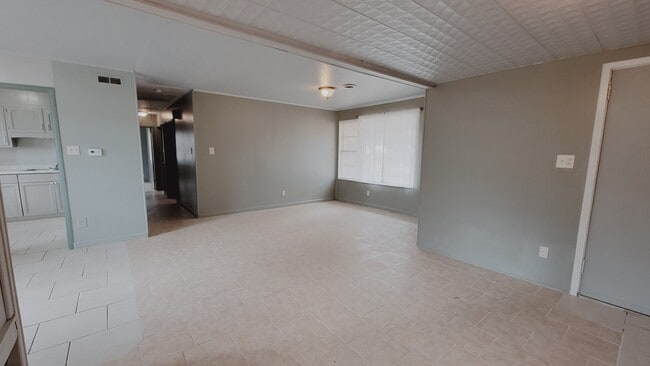 Photo - 1276 George St NE