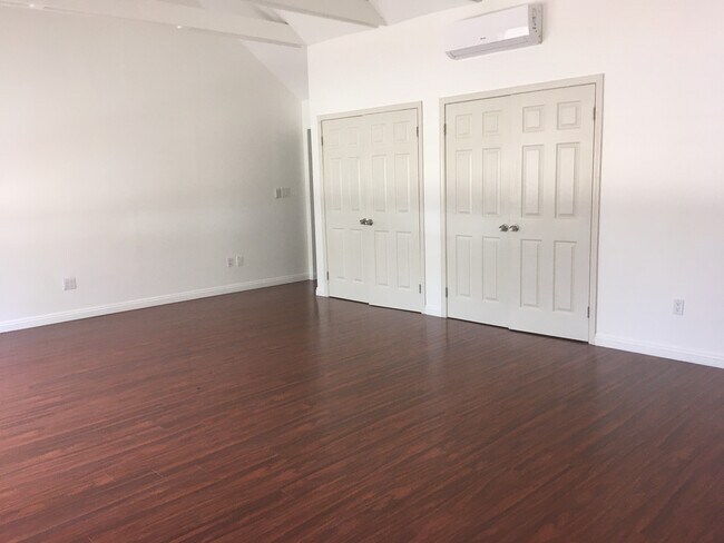 Living room - 10985 W Sunset Blvd