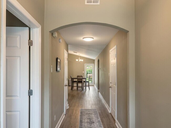 814 Brooke Manor Dr