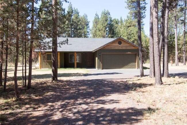 Building Photo - 54845 Tamarack Rd Rental