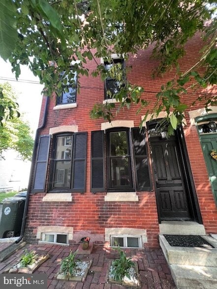 Photo - 105 W Union St Townhome