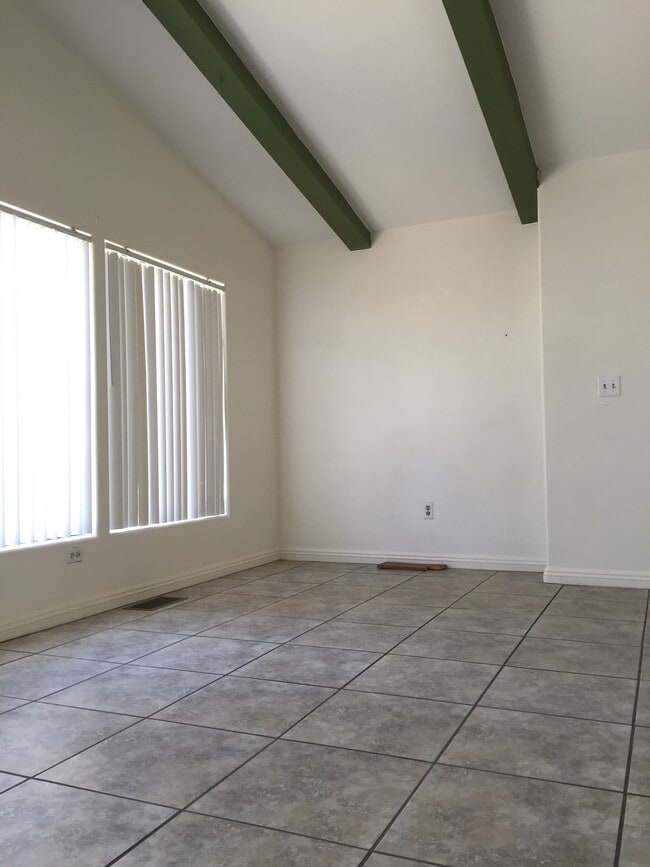 Photo - 43435 Nola St