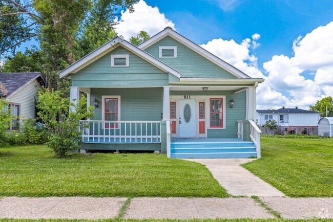 Building Photo - Cute 2B/2B Home Available in Lake Charles