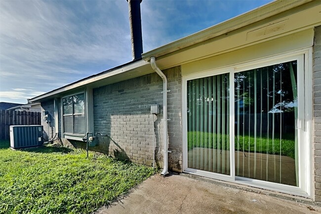 Photo - 18538 Spinney Ln