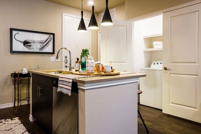 Photo - 13010 Ridgeline Blvd Unidad 3206