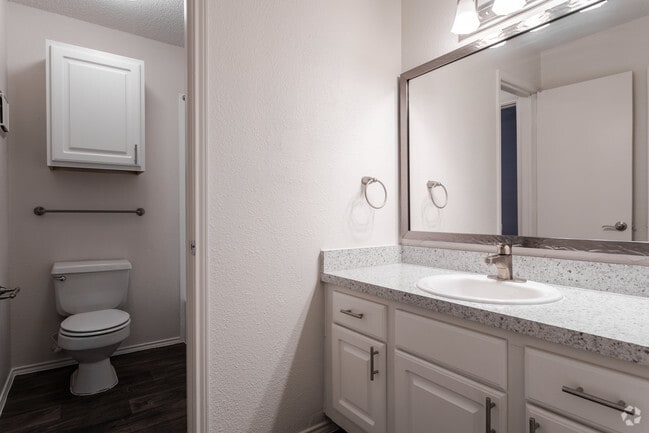 2BR,2BA - 1072SF B3 - BATHROOM