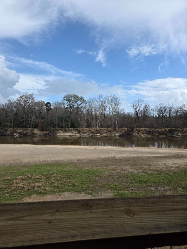 Beautiful peaceful 2/1 for rent! Fully furnished