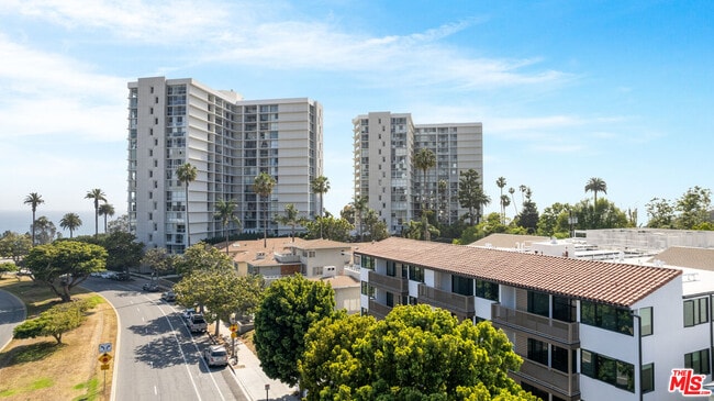 Photo - 153 San Vicente Blvd Unit 2G
