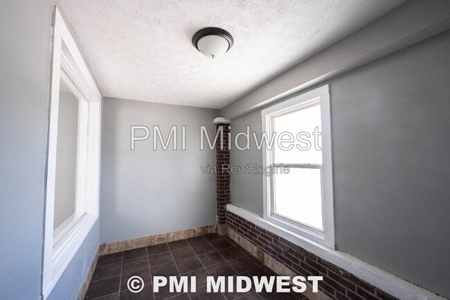 Photo - 2201 E New York St Unit B