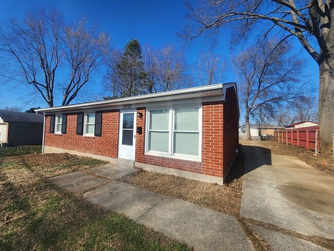 Building Photo - Renovated 3 bedroom 1 bath home in Valley Station!
