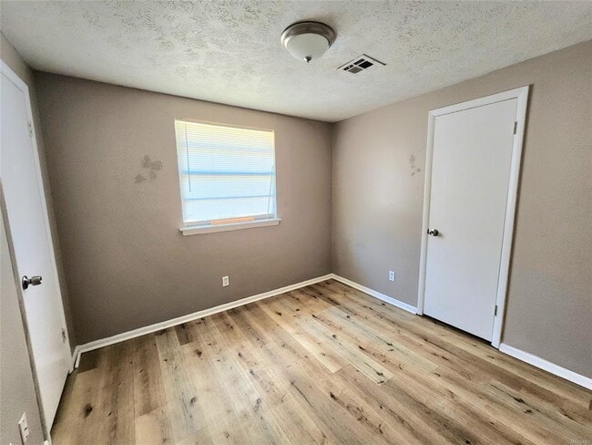 102 White Oak Dr