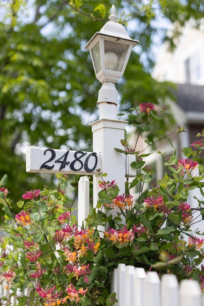 Photo - 2 BDR Gorgeous Updated Townhome with Huge Garden