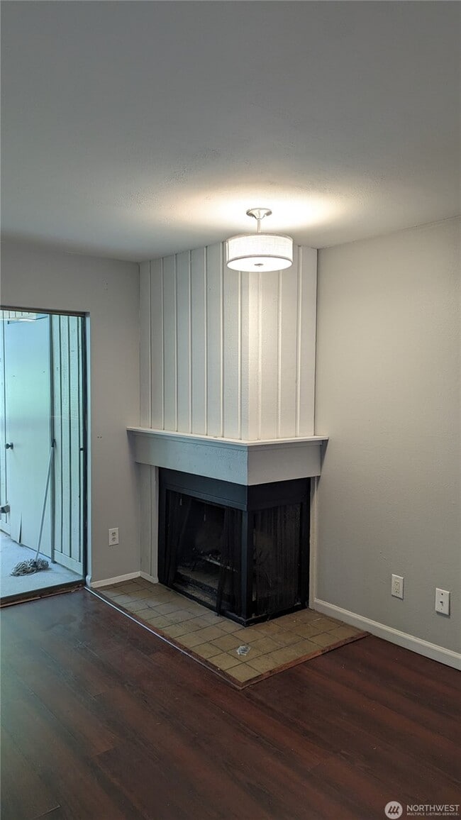 Wood burning fireplace - 10819 NE 37th Pl Unit #107