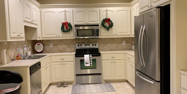 Kitchen - 107 Whispering Oaks Xing