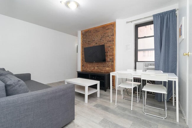 Building Photo - 309-311-311 E 95th St Rental