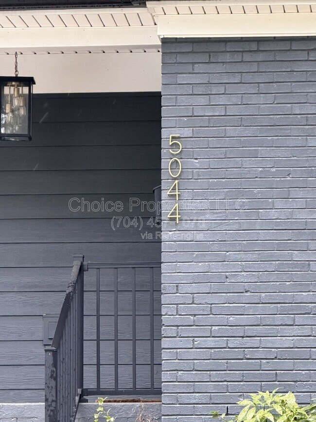 Building Photo - 5044 Baylor Dr