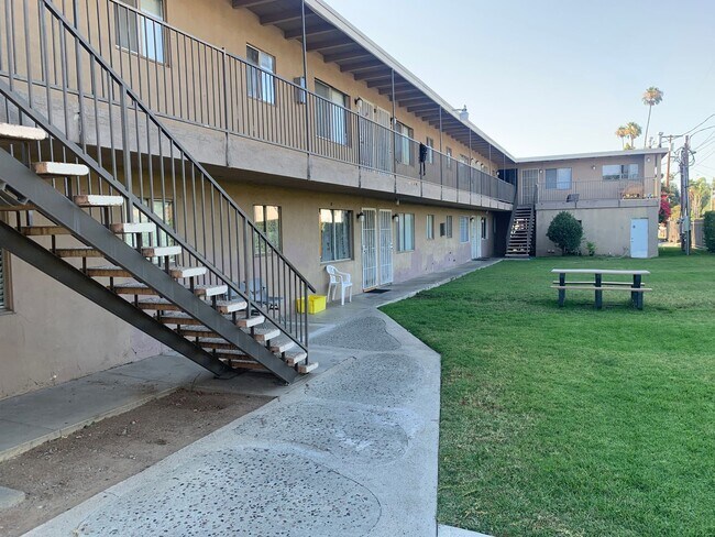 Photo - 1935 W Linden St Apartment Unit 1935 Linden St. #7