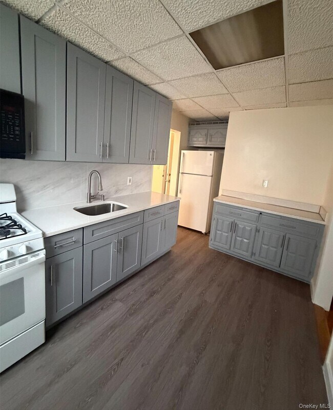 Photo - 93-47 202nd St