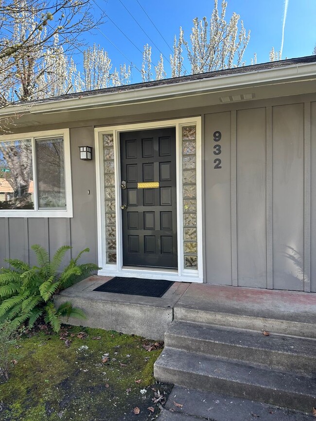 Photo - Beautiful high end 1 bedroom duplex with office!