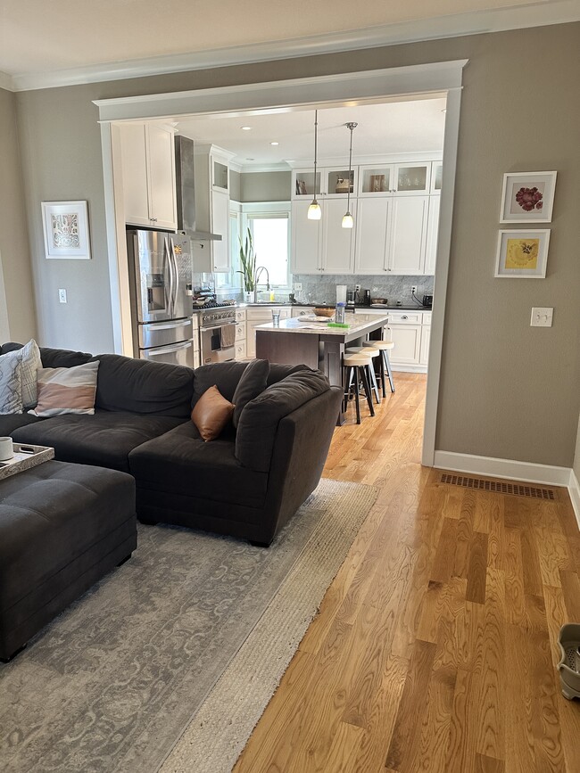 Photo - 3712 SE Yamhill St