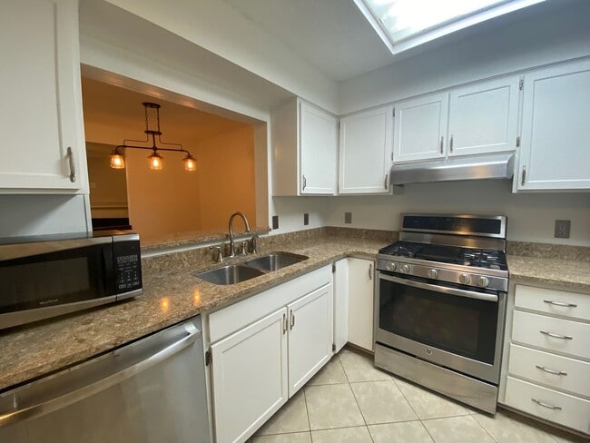 Photo - 1730 Beechwood Cir N