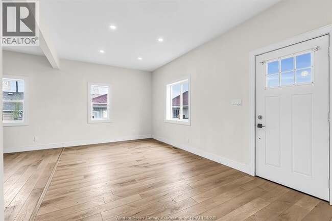 Photo - 1737 Drouillard Rd