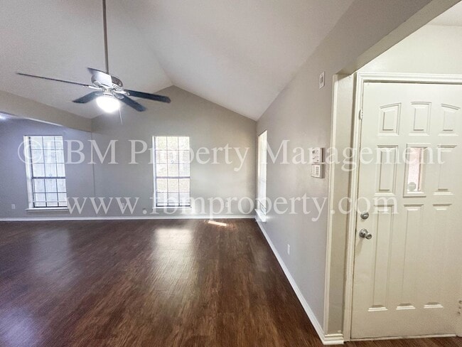 Photo - 701-703 Hillcrest Ct Unidad 703