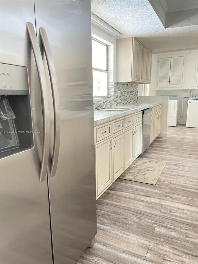 Photo - 5607 Hollow Oak Rd