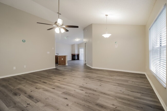 Photo - 646 Upperriver Ct