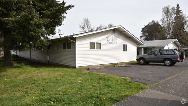 Linfield Manor Apts - Linfield Manor Apts