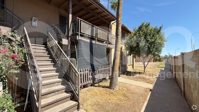 Building Photo - 2415 W Hazelwood St Rental
