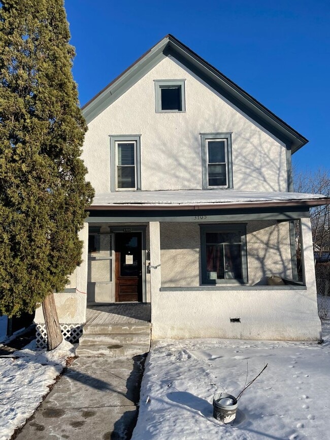 Building Photo - 3705 Chicago Ave Unit 2