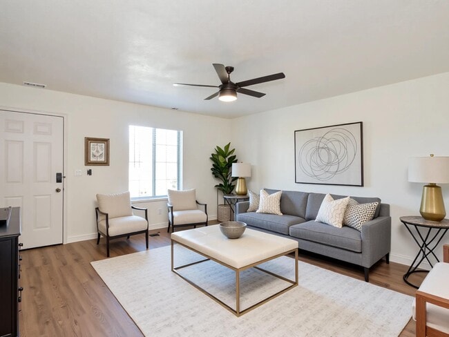 Photo - 450 W 1800 N