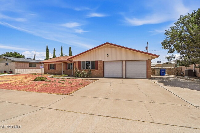 Photo - 8700 Cielo Vista Dr