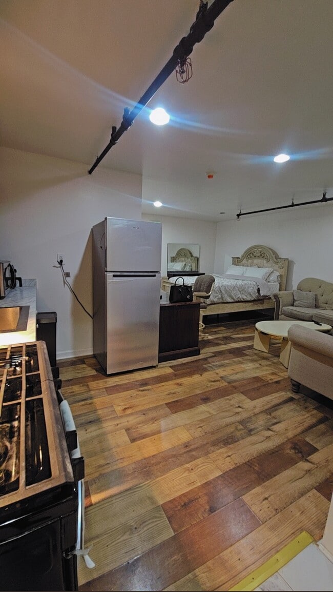 Photo - 317 W Fayette St