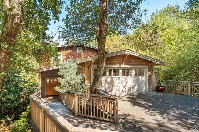 Building Photo - CRAFTSMAN 5BD / 3.5BA HOME ON DESIRABLE CU...